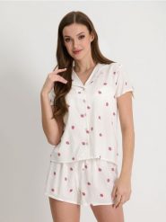 Piżama dwuczęściowa z motywem malin - kremowy. Białe piżamy damskie Sinsay, l, bez wzorów, bez ramiączek. Za 49.99 zł.