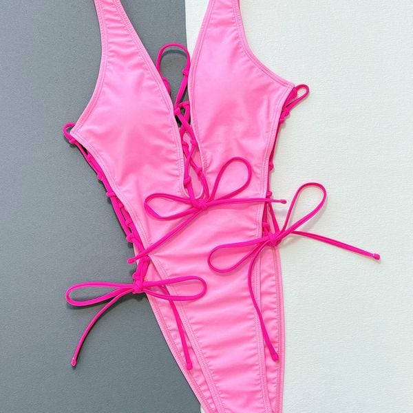 Strój kąpielowy jednoczęściowy z sznurowaniem na plażę Angelien. Czerwone stroje jednoczęściowe damskie Intica, l, bez wzorów. Za 149.00 zł.