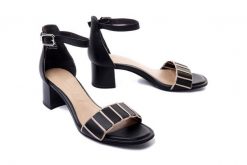TAMARIS 28259-28 021 black/nude, sandały damskie. Czarne sandały damskie Tamaris, bez wzorów, z gumy, bez obcasa. Za 174.95 zł.