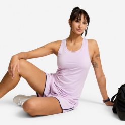 Second Life - Koszulka fitness damska Domyos bez rękawów - Stan Dobry. Fioletowe bluzki sportowe damskie DOMYOS, l, z materiału, bez kołnierzyka, bez ramiączek. Za 13.99 zł.