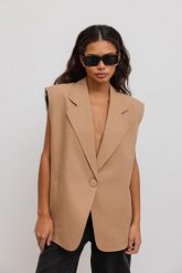 Kamizelka typu oversize w kolorze CARMEL- VICAR-UNI. Białe kamizelki damskie Marsala, uniwersalny, z bawełny. Za 499.90 zł.