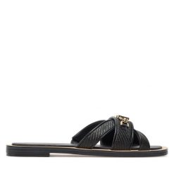 Klapki MICHAEL Michael Kors. Czarne klapki damskie MICHAEL Michael Kors, bez wzorów, bez obcasa. Za 269.99 zł.