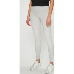Adidas Originals - Legginsy. Szare legginsy damskie adidas Originals, bez wzorów, z bawełny. W wyprzedaży za 89.90 zł.