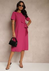 Fioletowa Rozkloszowana Sukienka Vices Zdobiona Wiązaniem Folarenne. Fioletowe sukienki damskie Renee, l, z aplikacjami, eleganckie, bez kołnierzyka, bez ramiączek, midi, kopertowe. W wyprzedaży za 103.99 zł.