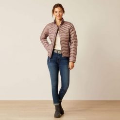 Damska kurtka puchowa Ariat Ideal. Fioletowe kurtki damskie Ariat, bez wzorów, z puchu, bez kaptura. Za 652.00 zł.