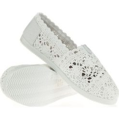 Baleriny damskie (38). Białe baleriny damskie Italian style, bez wzorów, z koronki, bez obcasa. Za 49.00 zł.