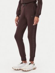 Guess Spodnie dresowe V2YB18 K7UW2 Brązowy ciemny Regular Fit. Brązowe spodnie dresowe damskie Guess, s, z aplikacjami, z dresówki. Za 364.99 zł.