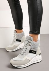 Szare Botki na Koturnie w Streetwearowym Stylu Ozdobione Futerkiem Arabelline. Szare botki damskie Renee, na zimę, z futra, z okrągłym noskiem, bez obcasa, na koturnie, bez zapięcia. Za 109.99 zł.