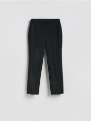 Spodnie z niskim stanem - czarny. Czarne spodnie materiałowe damskie Reserved, bez wzorów, z tkaniny, z obniżonym stanem. Za 159.99 zł.