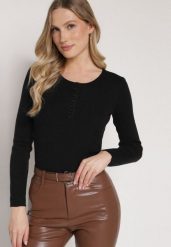 Czarny Sweter z Wiskozą Zdobiony Metaliczną Nicią i Guzikami przy Dekolcie Lianola. Czarne swetry klasyczne damskie Born2be, s, z dzianiny, bez kołnierzyka. Za 79.99 zł.