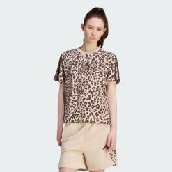 Koszulka Seasonal Essentials Animal Print. Białe t-shirty damskie Adidas, xl, bez wzorów, z bawełny, bez kołnierzyka. Za 149.00 zł.