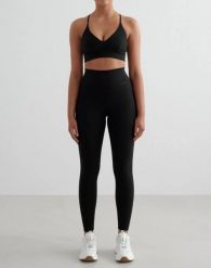Damskie legginsy wysoki stan, odprowadzające pot, squat proof Sense Tall czarne. Czarne legginsy sportowe damskie Aim'n, l, bez wzorów, z elastanu, z podwyższonym stanem, na fitness i siłownię. Za 301.00 zł.