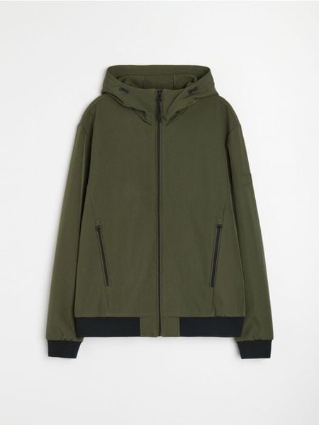Kurtka softshell z kapturem - zielony. Zielone kurtki męskie Sinsay, l, bez wzorów, z softshellu, z kapturem. Za 99.99 zł.