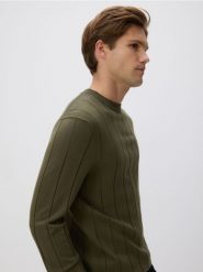 Sweter z wiskozą - oliwkowy. Zielone swetry męskie Reserved, l, bez wzorów, z dzianiny, bez kołnierzyka. Za 119.99 zł.