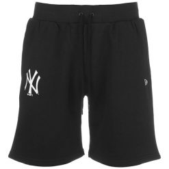 Krótki New York Yankees 2021/22. Czarne szorty męskie New Era, bez wzorów, z bawełny, klasyczne. Za 242.65 zł.