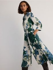 Koszulowa sukienka midi - wielobarwny. Sukienki damskie Reserved, na co dzień, l, bez wzorów, z tkaniny, bez kołnierzyka, bez ramiączek, midi, koszulowe. W wyprzedaży za 159.99 zł.