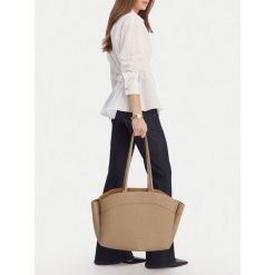 Torebka GINO ROSSI. Brązowe torebki klasyczne damskie Gino Rossi, bez wzorów, bez dodatków. Za 279.99 zł.