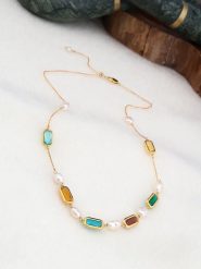 Pierres de Jade Pozłacany naszyjnik z elementami ozdobnymi - dł. 50 cm rozmiar: onesize. Białe naszyjniki damskie Pierres de Jade, pozłacane. Za 113.99 zł.