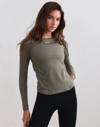 Damski top z długim rękawem ultramiękki, szybkoschnący Soft Basic zielony. Zielone topy sportowe damskie Aim'n, xs, bez wzorów, z dzianiny, bez ramiączek. Za 151.00 zł.