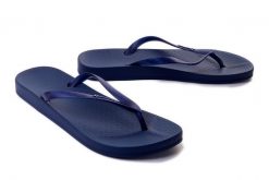 IPANEMA Anatomica Tan Fem 81030 blue/pearly blue, klapki japonki damskie. Niebieskie klapki damskie Ipanema, bez wzorów, bez obcasa. Za 69.99 zł.