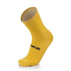 Skarpetki Mb Wear Comfort H15. Żółte skarpetki męskie MB WEAR, bez wzorów, z materiału. Za 113.00 zł.