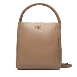Torebka Calvin Klein. Brązowe torebki klasyczne damskie CALVIN KLEIN, bez wzorów, bez dodatków. Za 569.99 zł.