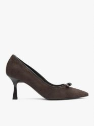 Ciemnobrązowe czółenka z kokardą. Brązowe czółenka damskie Ryłko, bez wzorów, z gumy, bez obcasa, na szpilce. Za 449.99 zł.