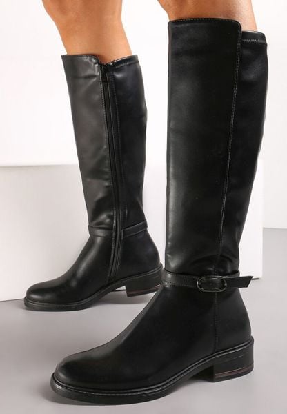 Czarne Kozaki Muszkieterki z Delikatną Klamrą Phaeia. Czarne kozaki damskie Born2be, bez obcasa, na płaskiej podeszwie. Za 109.99 zł.