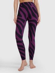 4F Legginsy funkcyjne w kolorze fioletowo-czarnym rozmiar: M. Czarne legginsy damskie 4f, m, bez wzorów, z materiału. Za 87.45 zł.