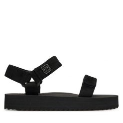 Sandały Armani Exchange. Czarne sandały damskie Armani Exchange, bez wzorów, bez obcasa, na płaskiej podeszwie. Za 319.99 zł.