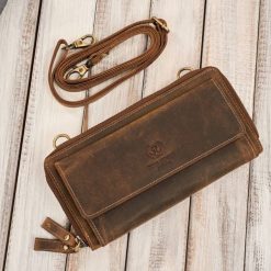 Skórzana kopertówka damska do ręki na ramię portfel damski Paolo Peruzzi T-137-HBR. Brązowe portfele damskie Paolo Peruzzi, bez wzorów, ze skóry, retro, bez kołnierzyka, bez ramiączek. Za 139.00 zł.