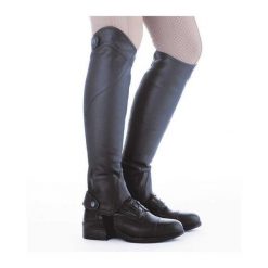 Miniaturowe czapki z olejowanej skóry cielęcej Kavalkade Remus. Czarne czapki męskie KAVALKADE, bez wzorów, ze skóry, sportowe. Za 499.50 zł.