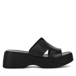 Klapki Lasocki. Czarne klapki damskie Lasocki, bez wzorów, bez obcasa. Za 159.99 zł.
