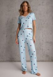 Niebieski Elastyczny Komplet Piżamowy w Serduszka Spodnie i Top Isle. Niebieskie piżamy damskie Renee, l, bez wzorów, z materiału, bez ramiączek. Za 79.99 zł.