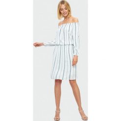 Sukienka typu carmen. Sukienki damskie Greenpoint, bez wzorów, z wiskozy, bez kołnierzyka, bez ramiączek. Za 59.99 zł.