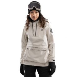 Damska kurtka snowboardowa Sporty zimowe SIROKO W3-W Haboob. Brązowe kurtki damskie SIROKO, bez wzorów, z softshellu, bez kaptura, narciarskie. Za 844.00 zł.