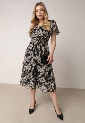 Czarna Kopertowa Sukienka w Kwiaty z Wiązanym Paskiem i Brokatem Hilingea. Czarne sukienki damskie Born2be, do pracy, l, z aplikacjami, biznesowe, bez kołnierzyka, bez ramiączek, midi, dopasowane. Za 119.99 zł.
