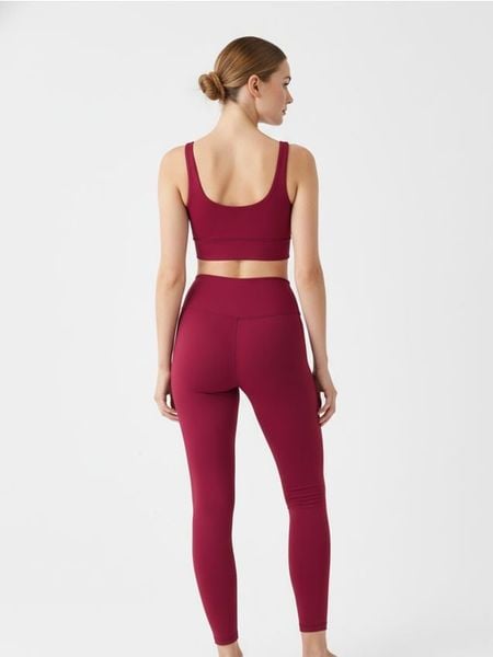 Dopasowane legginsy z wysokim stanem - bordowy. Czerwone legginsy damskie Sinsay, l, bez wzorów. Za 29.99 zł.
