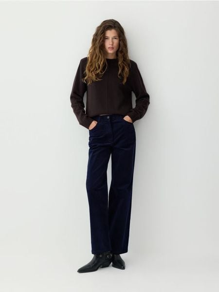 Sztruksowe spodnie - granatowy. Niebieskie spodnie materiałowe damskie Reserved, bez wzorów, z bawełny. W wyprzedaży za 159.99 zł.