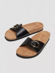 S.Oliver Klapki w kolorze czarnym rozmiar: 38. Czarne klapki damskie S.Oliver, bez wzorów, bez obcasa. Za 135.81 zł.