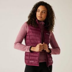 Marizion Damska kamizelka spacerowa z przegrodami. Czerwone kamizelki damskie Regatta. W wyprzedaży za 99.99 zł.