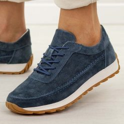 Granatowe skórzane półbuty damskie Sergio Leone Sp001. Niebieskie półbuty damskie Sergio Leone, bez wzorów, z jeansu, eleganckie, z okrągłym noskiem, bez obcasa, na płaskiej podeszwie. Za 219.00 zł.