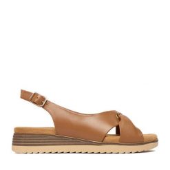 Sandały Lasocki. Brązowe sandały damskie Lasocki, bez wzorów, bez obcasa, na koturnie. Za 179.99 zł.