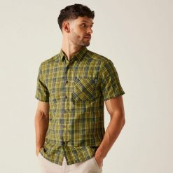 Koszula turystyczna męska Mindano IX z krótkim rękawem. Zielone koszule męskie Regatta, m, bez wzorów, z wiskozy, bez kołnierzyka, bez ramiączek. W wyprzedaży za 168.65 zł.