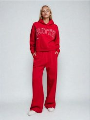 Spodnie materiałowe z szeroką nogawką - czerwony. Czerwone spodnie materiałowe damskie Sinsay, bez wzorów, z materiału. Za 39.99 zł.