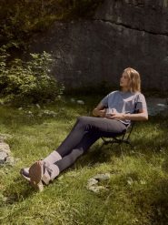 4F Legginsy z prążkowanej dzianiny damskie - czarne M. Czarne legginsy damskie 4f, m, bez wzorów, z dzianiny. Za 99.99 zł.