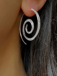 DI GIORGIO Srebrne kolczyki z cyrkoniami rozmiar: onesize. Szare kolczyki damskie DI GIORGIO, z cyrkonią, srebrne, z zapięciem typu bigiel. Za 208.83 zł.