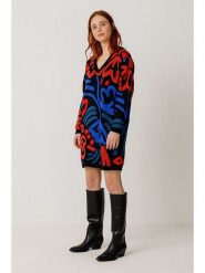 SKFK Sukienka dzianinowa w kolorze czarno-niebiesko-czerwonym rozmiar: 38. Czarne sukienki damskie SKFK, na co dzień, bez wzorów, z bawełny, bez kołnierzyka, bez ramiączek, mini, proste. Za 347.99 zł.