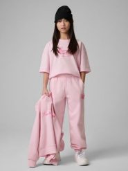 4F T-shirt loose z nadrukiem dziewczęcy - różowy 122/128 (6-8 lat). Czerwone koszulki dziewczęce 4f, bez wzorów, z bawełny, bez ramiączek. Za 49.99 zł.