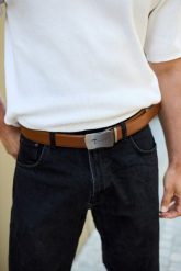 Pasek męski skórzany klamra automatyczna brązowy Beltimore A50 : Kolory - brązowy, beżowy, Rozmiar pasków - r.125-140 cm. Brązowe paski męskie bez wzorów, ze skóry, wizytowe. Za 64.99 zł.